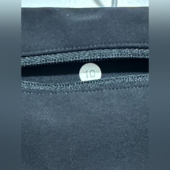 ⭐️Like New⭐️ Lululemon: Women’s Crops- Size 10 - Picture 7 of 11